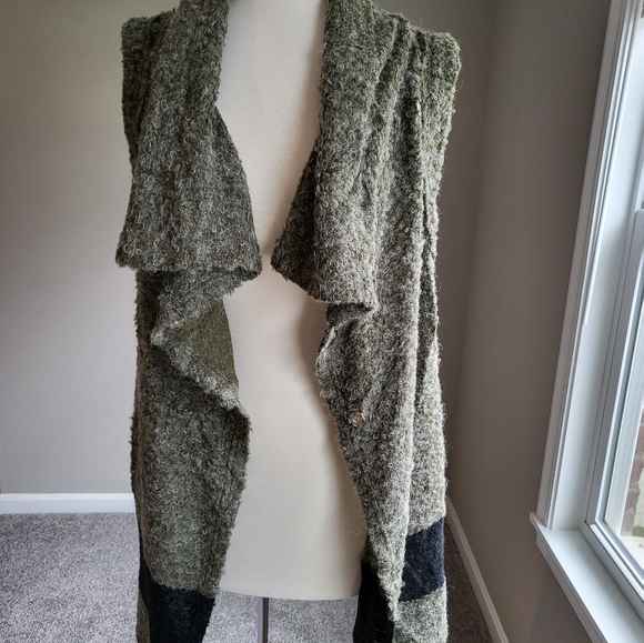 Ryu Taupe/Gray and Black Boucle Knit Snap/Belted Sweater Vest (Size M) - Picture 16 of 16